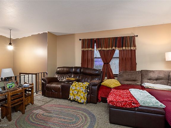 5th image of 3179 Vanderhoof Rd