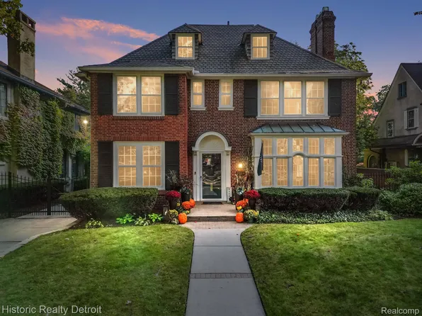 2924 Iroquois St, Detroit, MI 48214