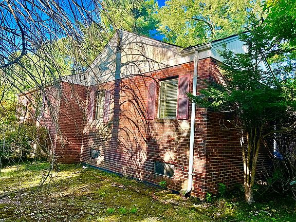 3rd image of 740 Park Rd