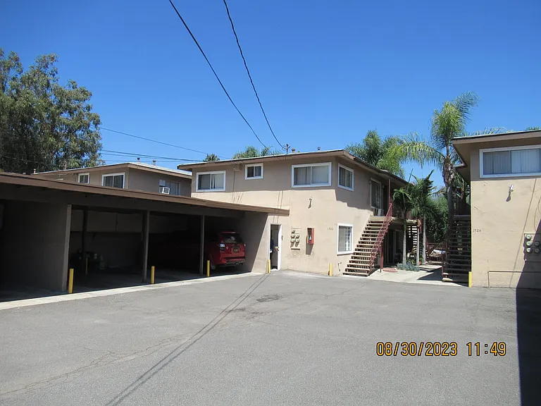 1724 E Route 66 — Photo 2