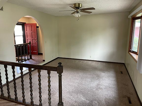 3rd image of 6201 Deerwood Dr