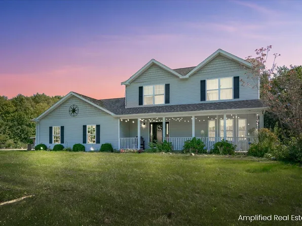 829 11th St, Plainwell, MI 49080