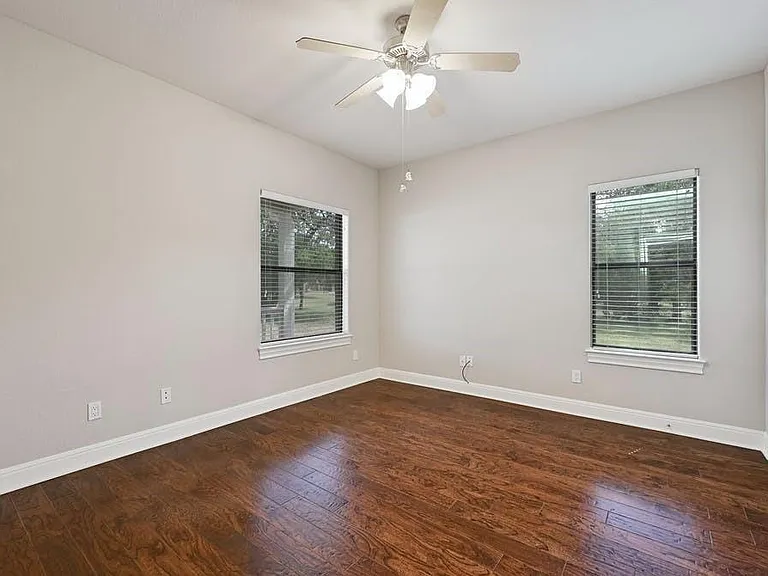 200 Oak Hollow Ln — Photo 26