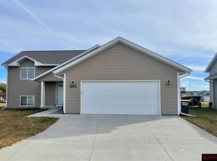 2076 Pratt Cir, Saint Peter, MN 56082