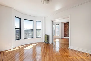 Rented by aptsandlofts.com