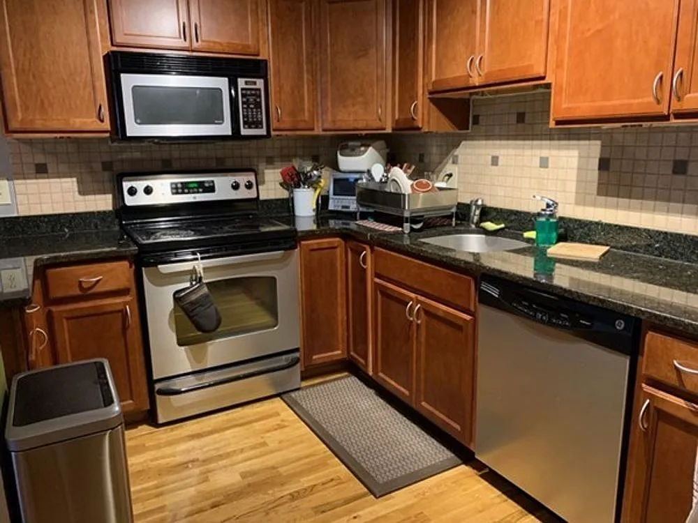 1 bed, 828 sqft, $2,200 — Photo 3