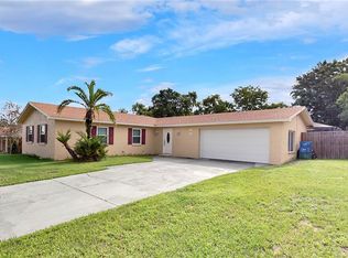 1 Lago Vista Ct, Davenport, FL 33837