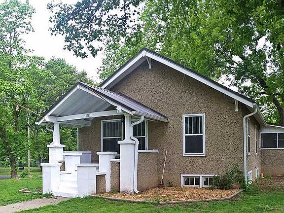 3rd image of 703 E Delaware St