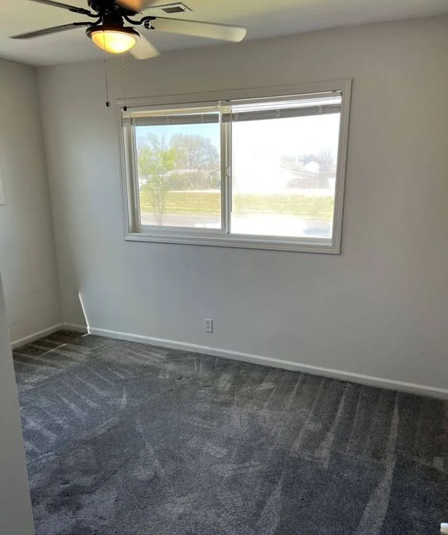 2BR/1BA Updated Home Vouchers Welcome! — Photo 4