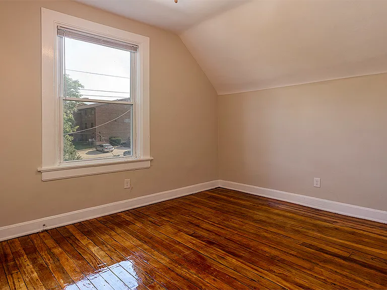 Upstairs Main Bedroom.