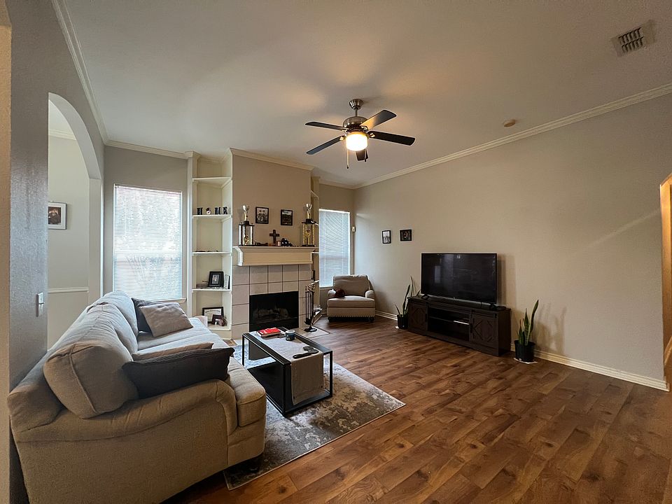 1st image of 913 S Kentucky St