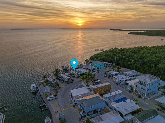 5th image of 325 Calusa St #324