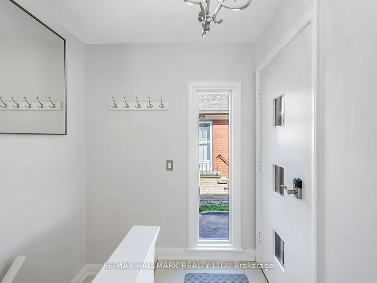 66 Ferncroft Dr — Photo 3