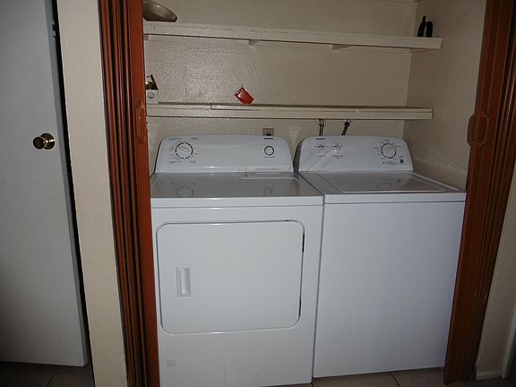 3rd image of 4866 Woodlake Ave