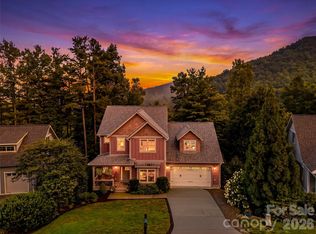 4 Old Bridge Cir, Fairview, NC 28730