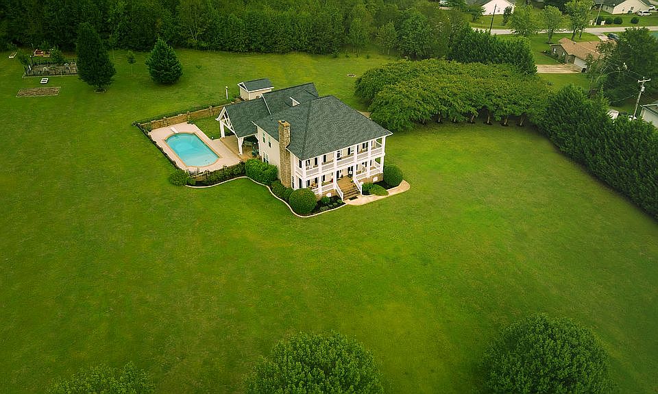 1st image of 1 Richmond Dr