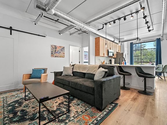 4th image of 1825-113 E 8th St