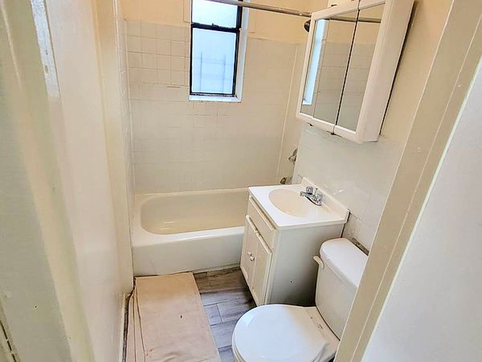 2nd image of 1296 Pacific St #30