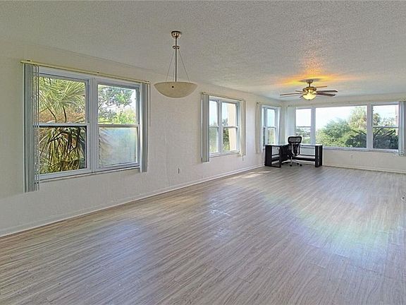 5th image of 55 Harbor View Ln APT 208