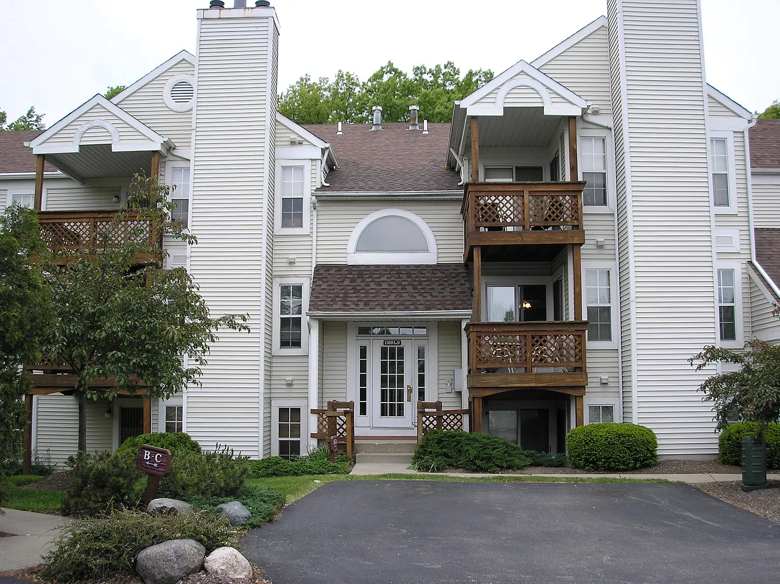 1300 Cedarwood Dr APT A2 photo 1