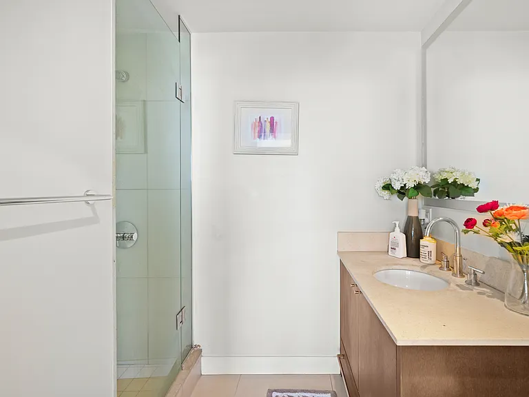 1455 Howe St #1701 — Photo 13