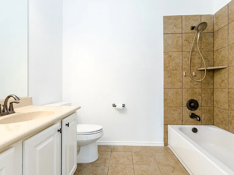 2nd bath room