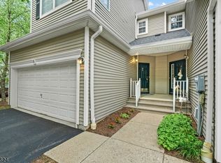 28 Mountain View Rd, Clinton, NJ 08809