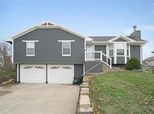 824 SW Lee Ann Dr, Grain Valley, MO 64029