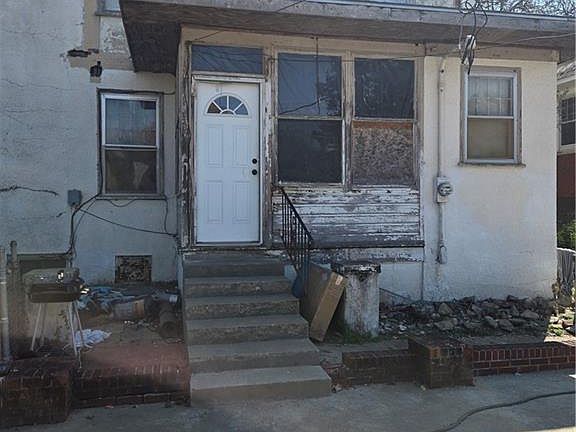 2nd image of 2515 Francis St