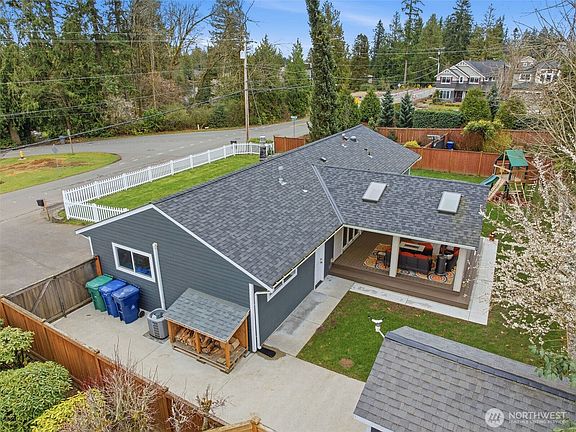 2nd image of 15304 Larch Way