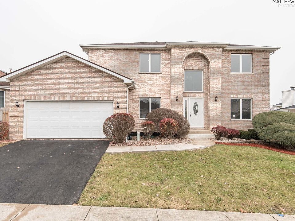 1st image of 23020 Eastbrook Dr