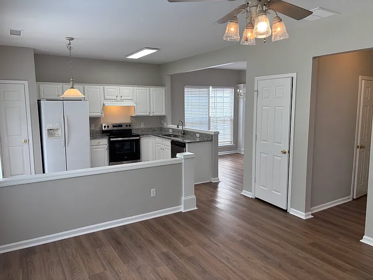 2435 Normancrest Ct — Photo 16
