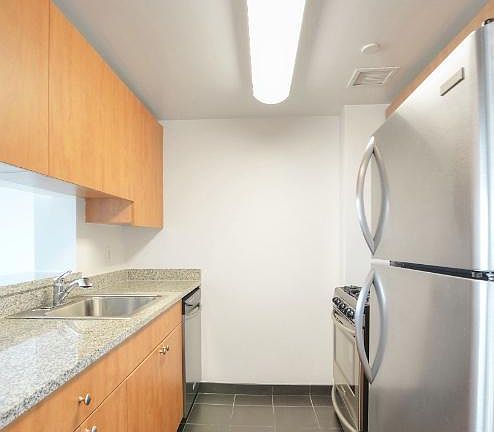 5th image of 4720 Center Blvd APT 204
