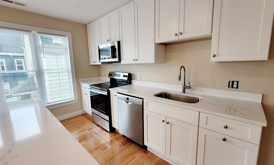 1st image of 64 Waverly St #2