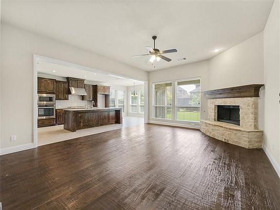 3rd image of 13931 Pomegranate Dr