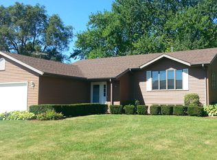 616 N Sandy Ln, Elkhorn, WI 53121