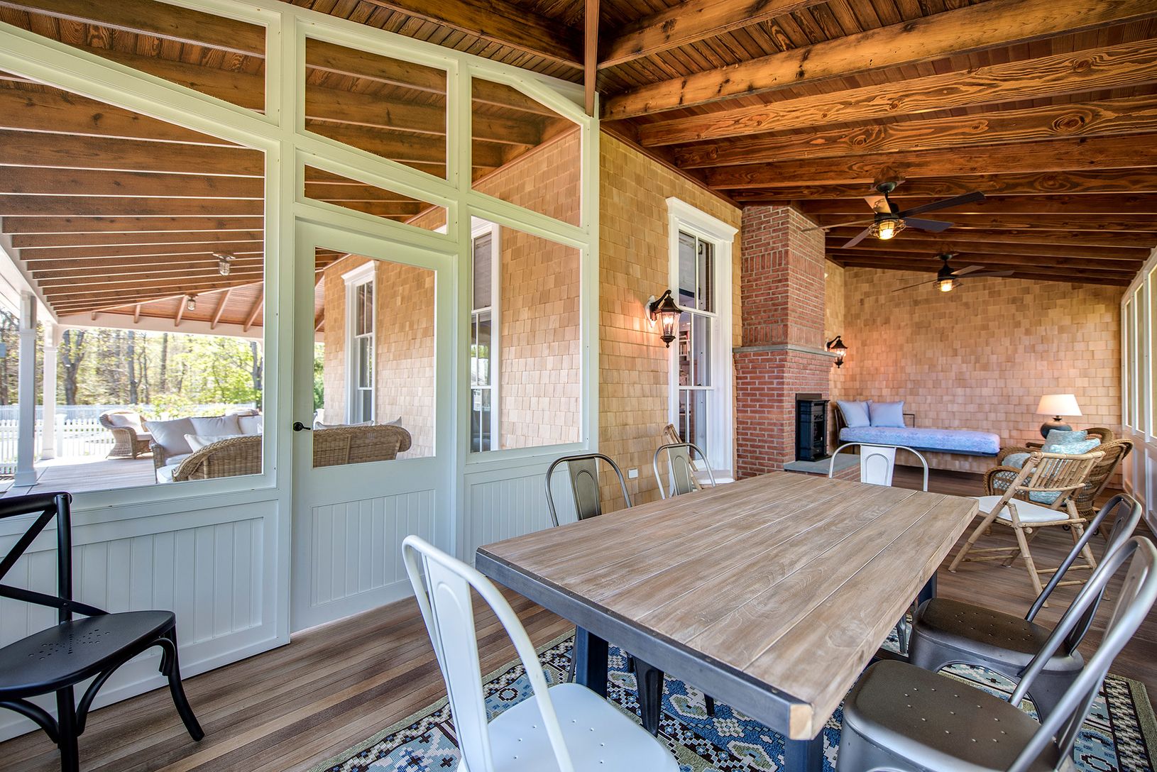  Screened porch with dining