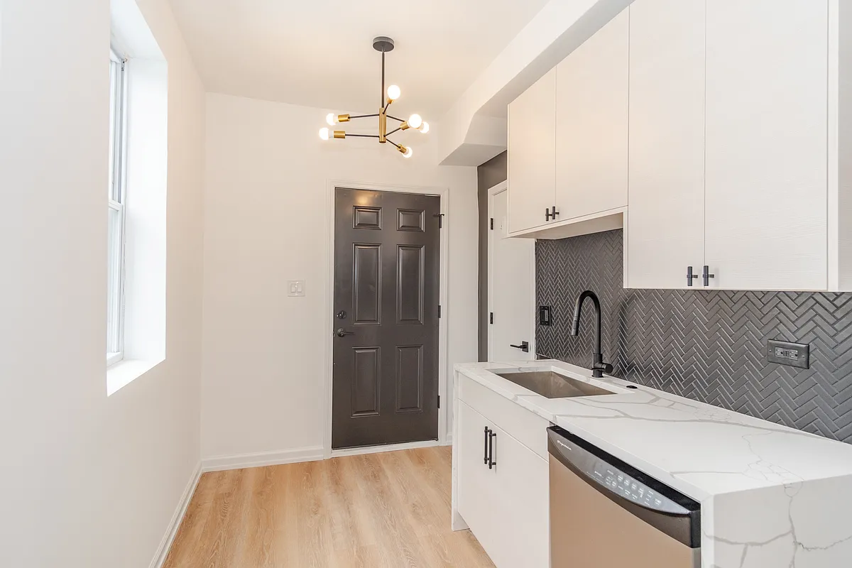 Building Photo - 1330 N Artesian Ave #1R