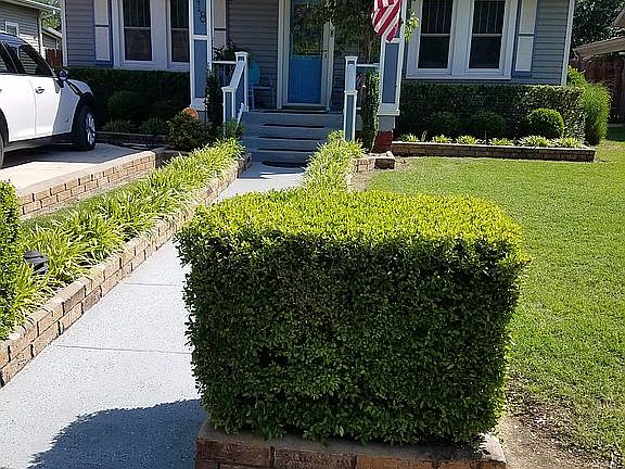2nd image of 718 E Osage Ave