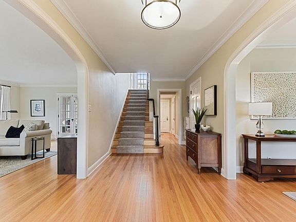 3rd image of 3754 Glenhurst Ave
