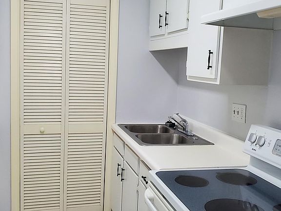 5th image of 1799 N Highland Ave #100