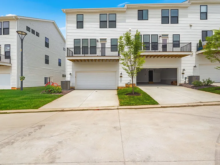 16545 Yellowwood Dr — Photo 48
