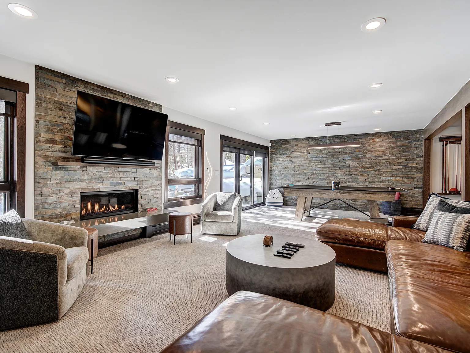 5 bed, 4.5 bath, 4163 sqft, $20,000 — Photo 4