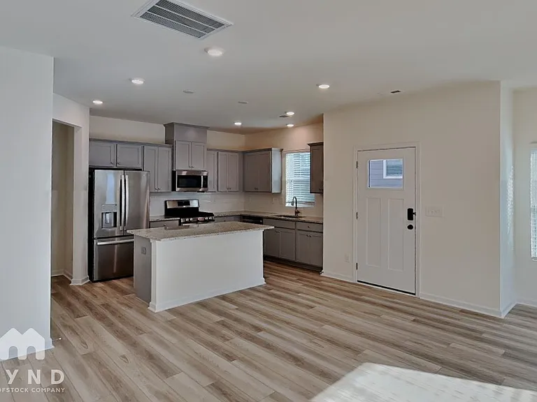 7123 Bentz St — Photo 2