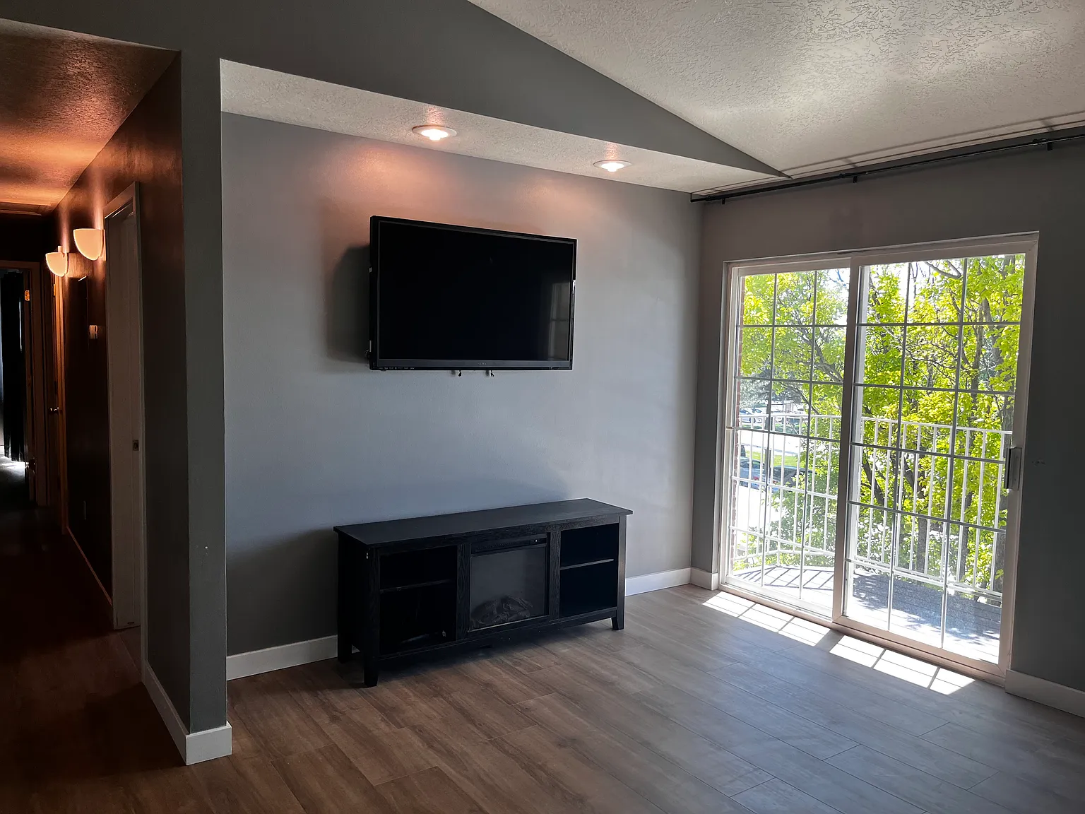 3 bed, 1120 sqft, $1,600 — Photo 2