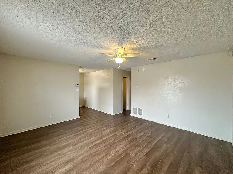 624 Sunset Ln — Photo 3