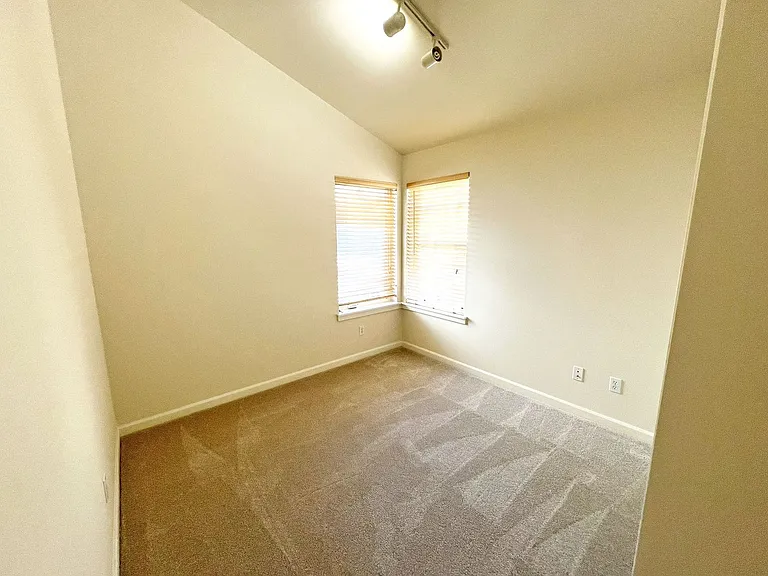 4507 Evanston Ave N #B — Photo 13