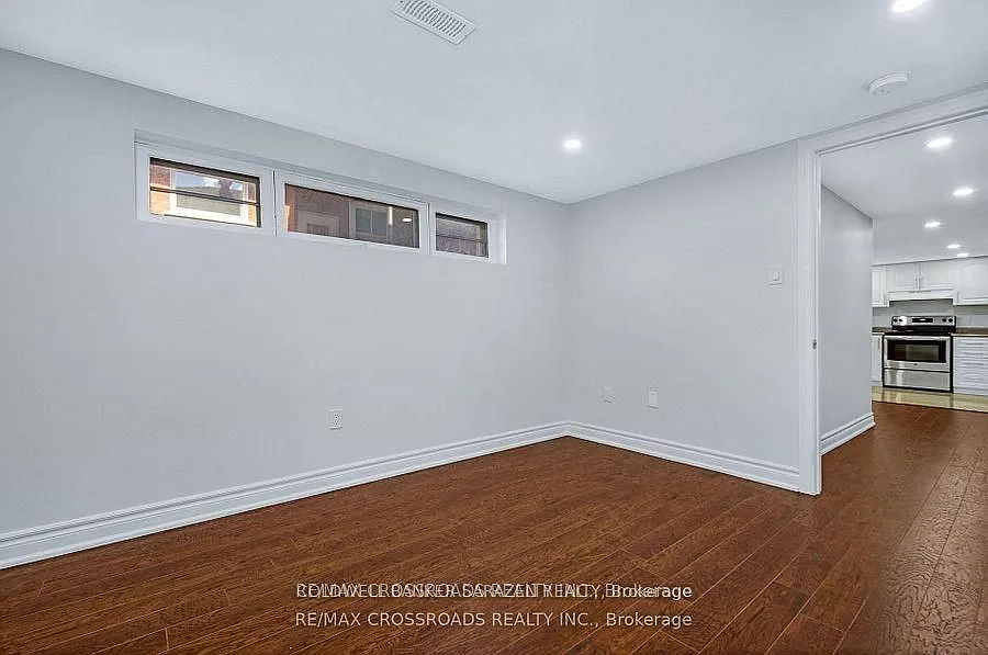 Building Photo - 2095 Haig Dr #BASEMENT