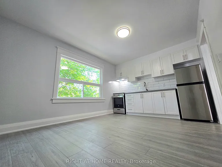 344 Glebeholme Blvd #UPPER — Photo 5