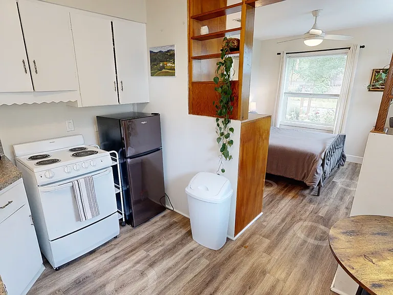 2210 Hazel Ave NE #B — Photo 3